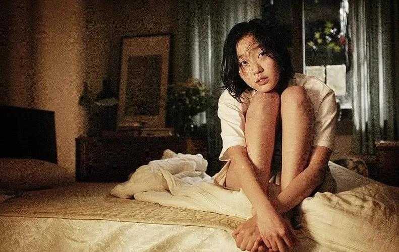 禁忌之恋与伦理困境:韩国电影《教室爱欲》中的情感纠葛与社会批判