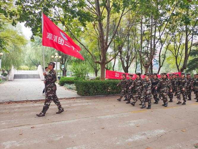 铁血戎装映忠魂——八路军严整军姿展现非凡气魄与精神