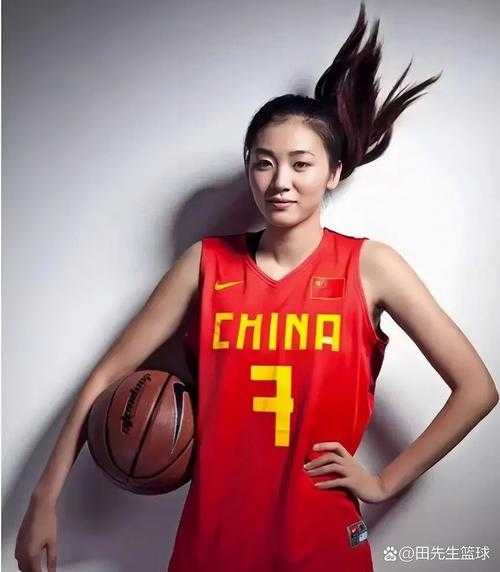 高中女篮比赛中盛轮轩T的表现如何影响球队-她的未来能走多远！