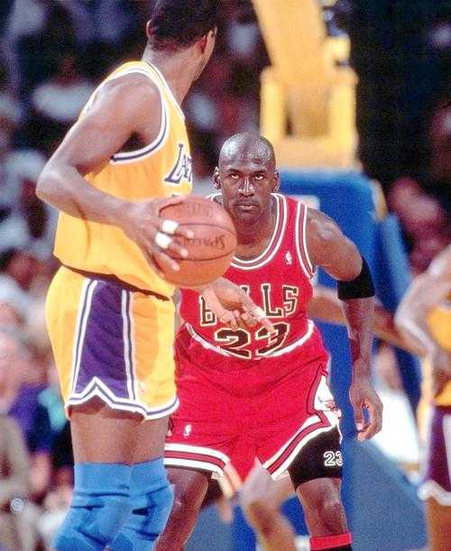 重温经典:2008年NBA总决赛全程在线回顾,你能感受到哪些传奇瞬间?