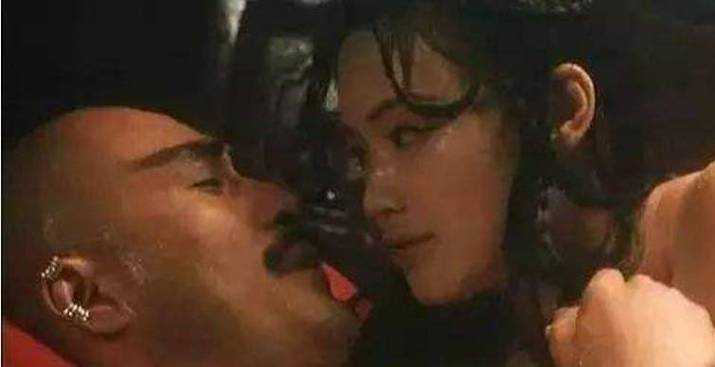 魅力四射:1980年法国《淫海春潮》