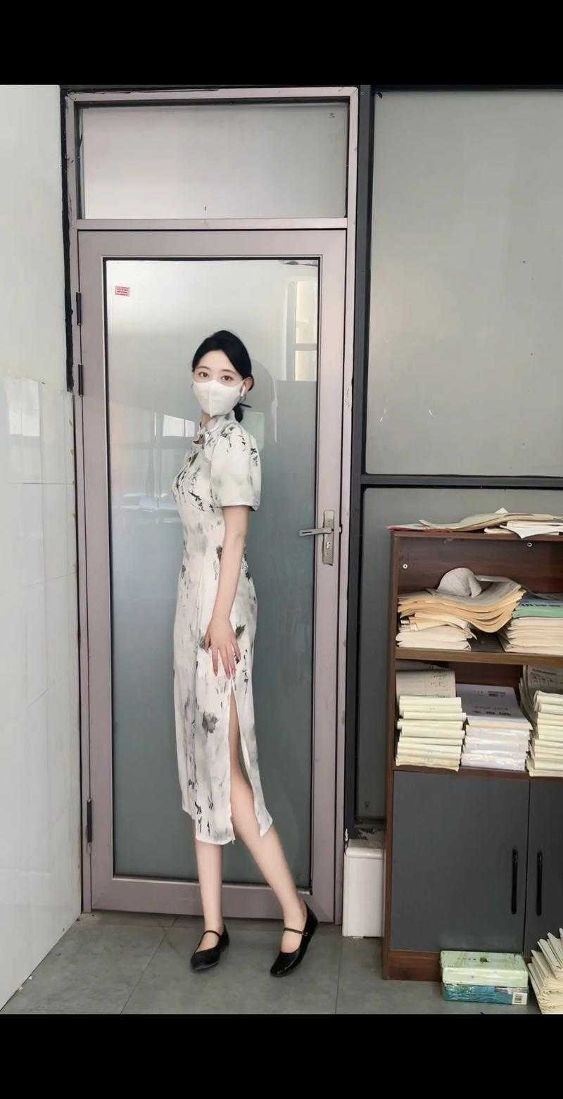 老师双开真丝旗袍,高品质真丝旗袍,优惠价格,施恩特惠