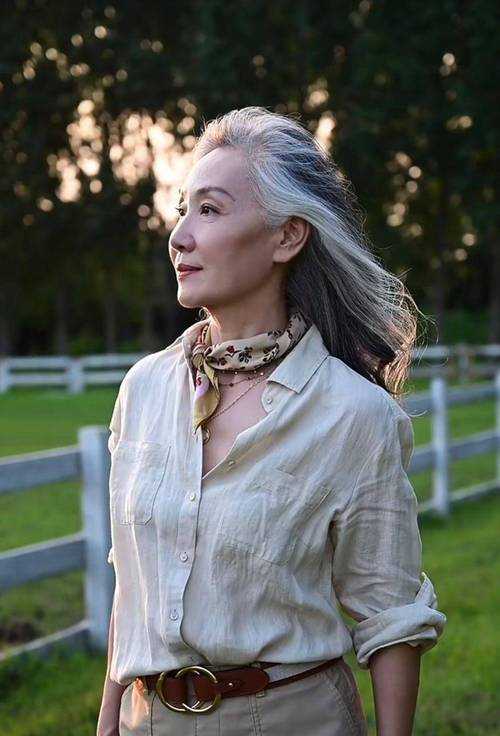 老太风采依旧:惊艳亮相的老年女性风采