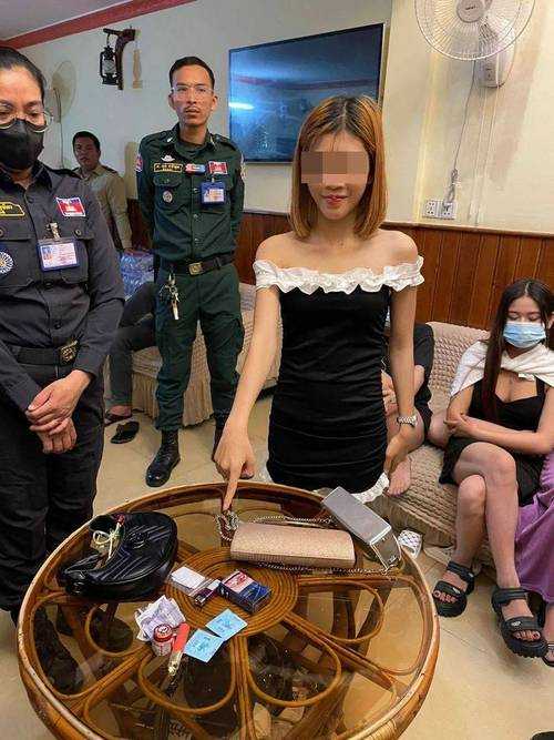 男子涉嫌为女顾客提供非法按摩服务,动机存疑