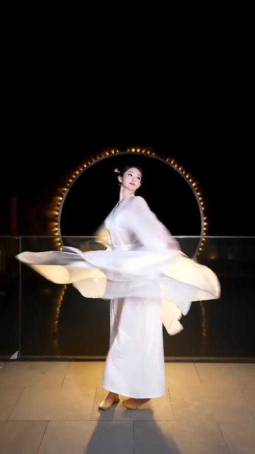 细腻描绘:鱼水之欢情感舞蹈,自然之美尽显无遗