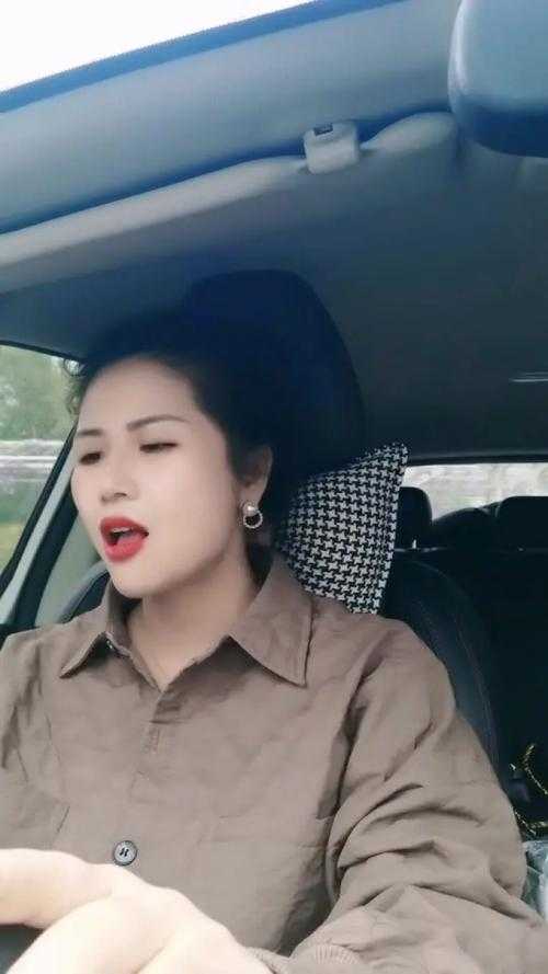 暴躁老阿姨CSGO狂舞记:科技潮头奇女子,红透半边天