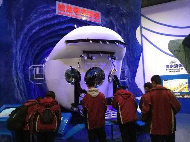 硅基老头Logo:科技疆域搞笑先锋,趣味诠释科技魅力