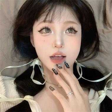 2025年朋友圈美学观察 00后女孩的 破碎感 头像密码