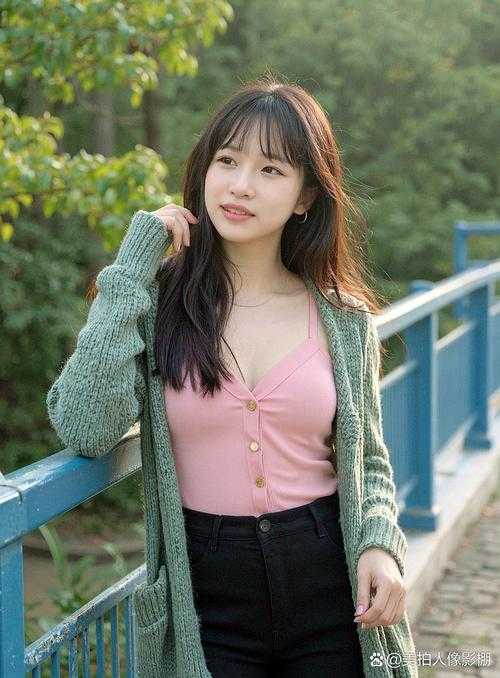 2025年校园女生写真图鉴 青春的多维定格